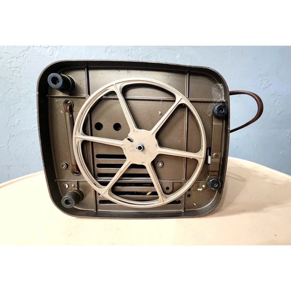 VINTAGE KEYSTONE 8MM FILM PROJECTOR MODEL K-100 POWERS ON SEEMS‎ TO WORK AS IS